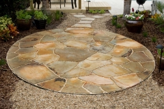 Dry-laid tennessee flagstone with pea gravel